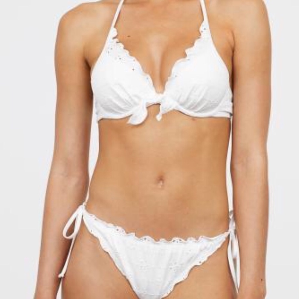 padded under wired bikini tip & cheeky bottoms!